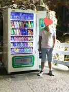 你以為地鐵站的自動(dòng)販賣機(jī)不賺錢(qián)？有人卻靠它年入百萬(wàn)！